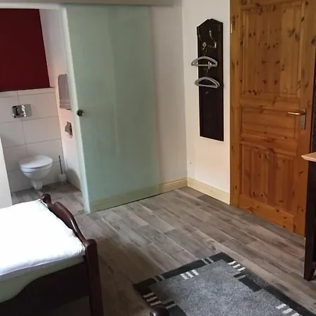Konukevi Altstadtpension 3*